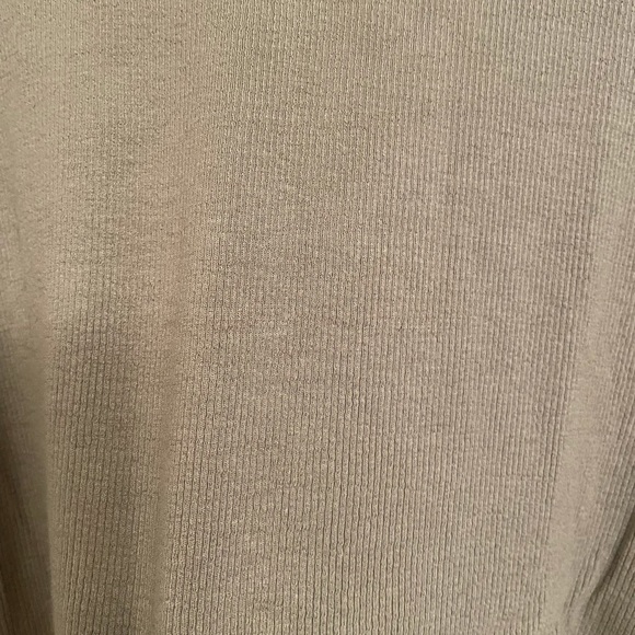 Wilfred Cropped Turtle Neck - Picture 2 of 3